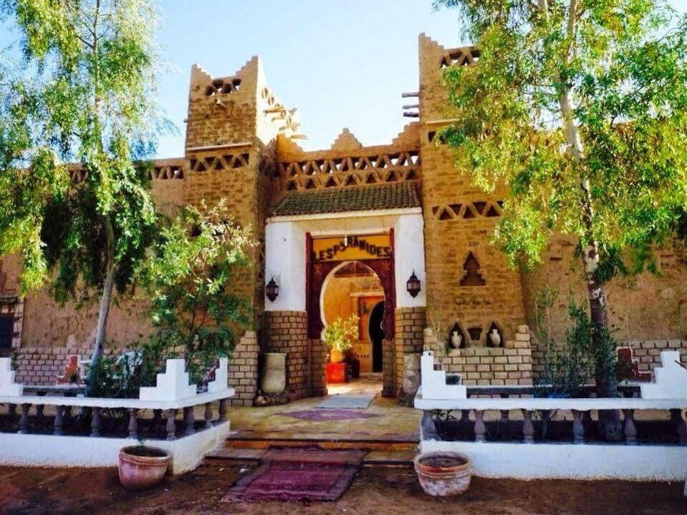 Les Pyramides Hotel Мерцуга Екстериор снимка